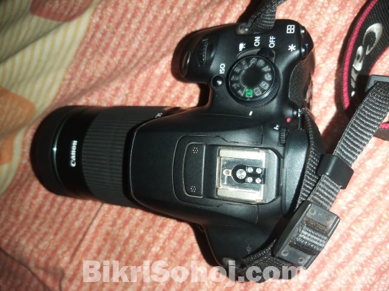 Canon 700 D